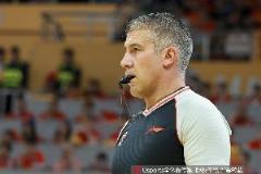 麦穗丰：洋哨公平执法一碗水端平 平衡哨争议少