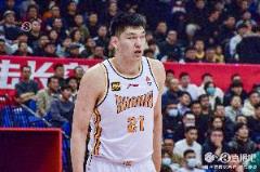 曾凡博被刘传兴撞倒后脑勺着地，刘传兴上一轮空中推王少杰致其受伤