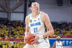 丁佳宁分析刘传兴犯规导致周琦违体犯规罚则中的球权被取消