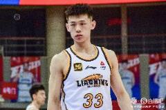 季后赛隐身！王岚嵚赛季场均7.8分三分命中四成，季后赛仅3.2分