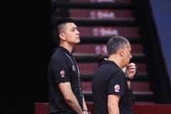 杨鸣与潘江将换身份解说辽篮VS山西总决赛G1