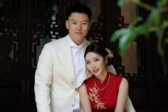 李弘权携妻子唯美婚纱照甜蜜领证引热议