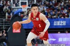 陈盈骏今日表现低迷，15投4中三分8中1仅得13分，5次失误引争议