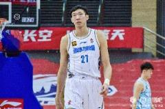 周琦15中11高效空砍26分13板2帽正负值+6全队最高