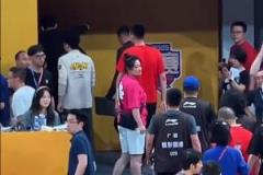 广厦怒吼未夺冠 王博离场怒踹泡沫板