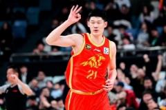 胡金秋回忆腹部被撞：回更衣室调整后缓解 想与兄弟并肩作战