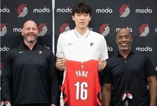 杨瀚森注册推特引热议：“焦虑个锤子”梗引发关注 已关注开拓者官方账号