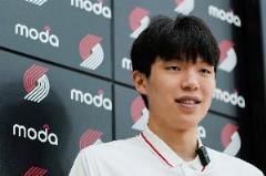 开拓者阵容曝光杨瀚森成中锋第三人信号灯亮起
