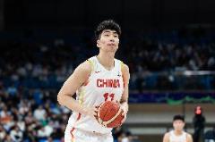 不太行！余嘉豪3中1得6分5板 防守端移动太慢成最大短板