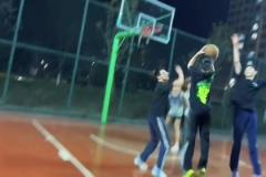 小女孩这运球基本功 轻松秒杀99%吧友啊！