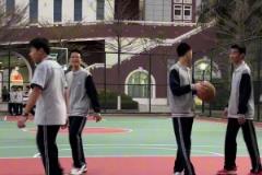 女库里？某中学惊现女同学神射手连进4记三分惊呆男同学！
