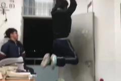 那是个稀松平常的晚自习
