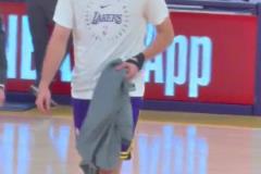 震惊！著名nba球星“暴打”落选秀队友~