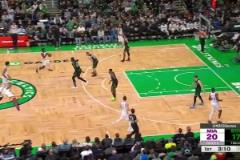 以为投3分动作够慢了 看李凯尔突破才知道多磨叽对手完全懵