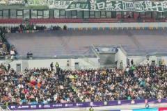 实拍京津德比球迷互飙脏话引现场小朋友吐槽