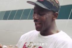 背后视角欣赏库里一段式投篮姿势 出手真的快
