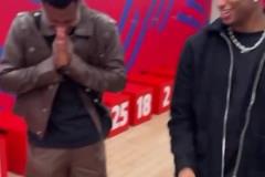 开始玩起西海岸？巴萨球员赛后穿搭，亚马尔这裤子太潮了