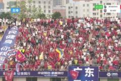 群众基础，一场中冠比赛吸引众多球迷观看并在看台做起人浪
