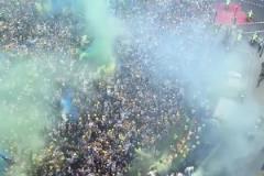 我们又回来啦！实拍利兹联队英冠冠军游行现场！太火爆了！