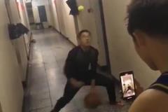 大哥，你长成这样很容易让我轻敌呀！