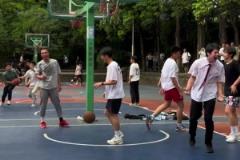 阿隆-戈登真是一个很神奇的球员啊！什么都会一点！像伊戈达拉？